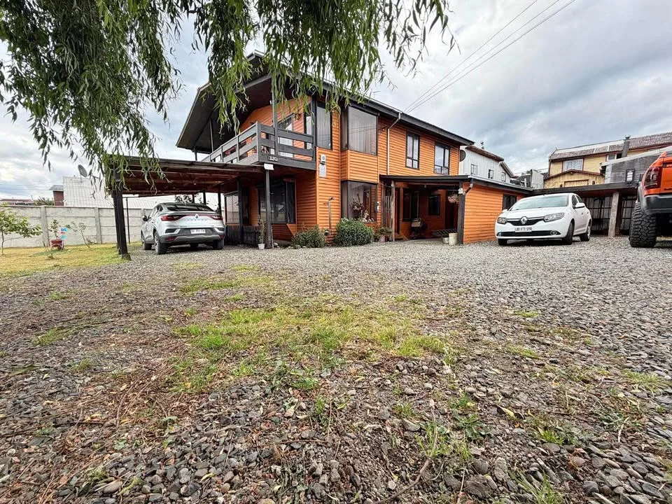 Se vende casa céntrica de 150 m2, terreno 900 m2